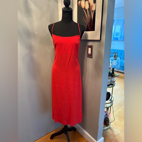 Reformation Dover dress in Hot Day - Picture 8 of 14